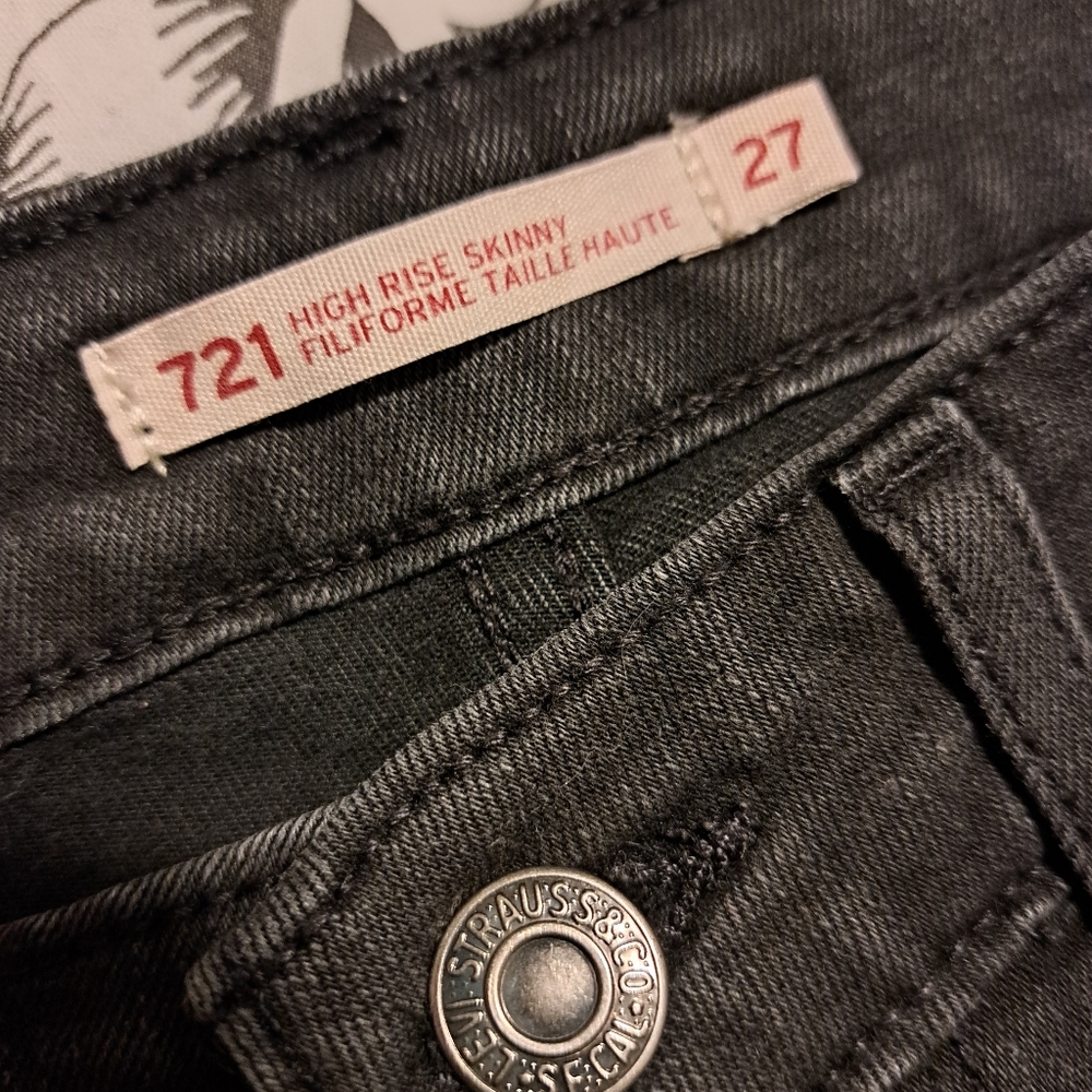 27 (4) Levi's 721 High Rise Skinny CS